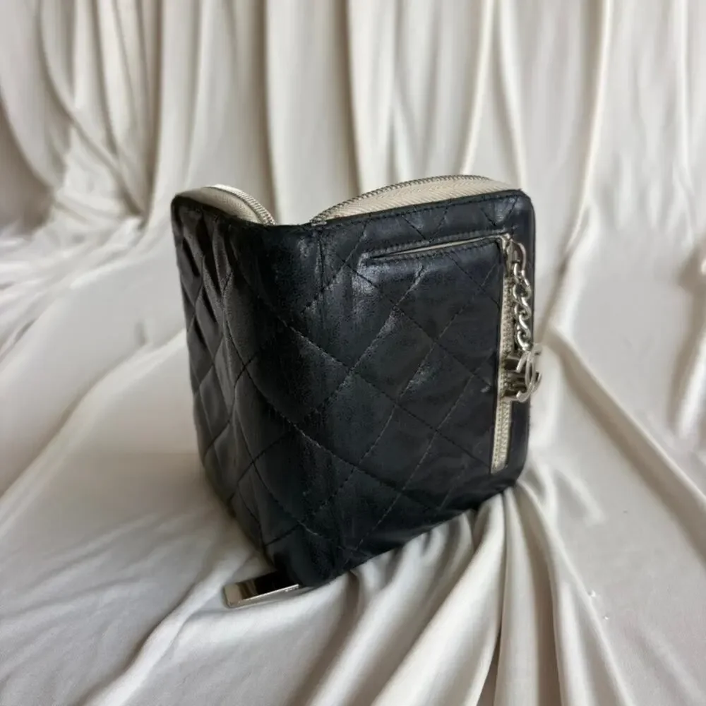 Vintage Chanel Black Quilted Compact Zip Wallet - CC Zipper Pull